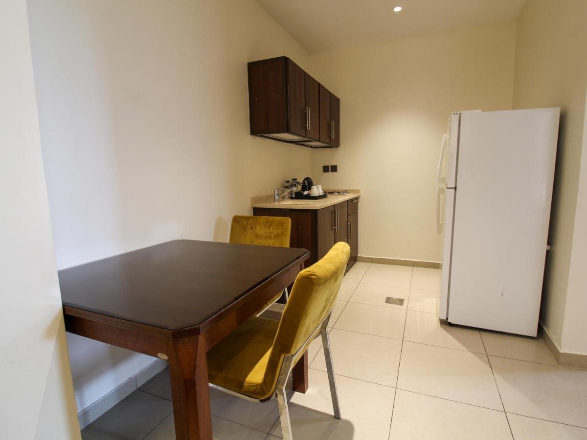 ג'דה Friesian Hotel Suites מראה חיצוני תמונה